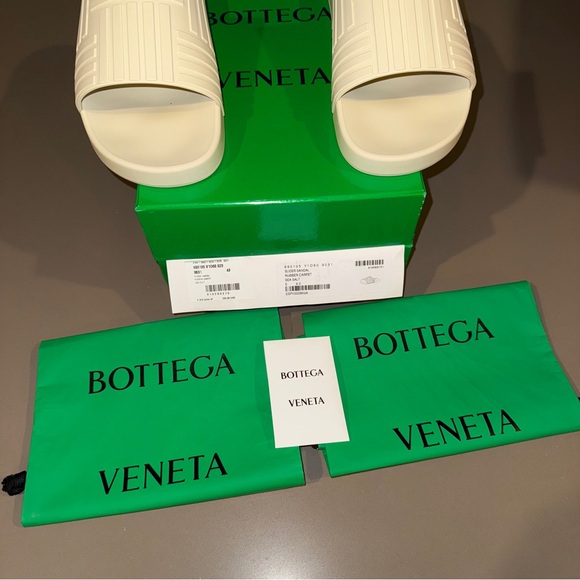 BOTTEGA VENETA Men’s Rubber Carpet Slides in Sea Salt Size 43 EU / 10 US main image 10
